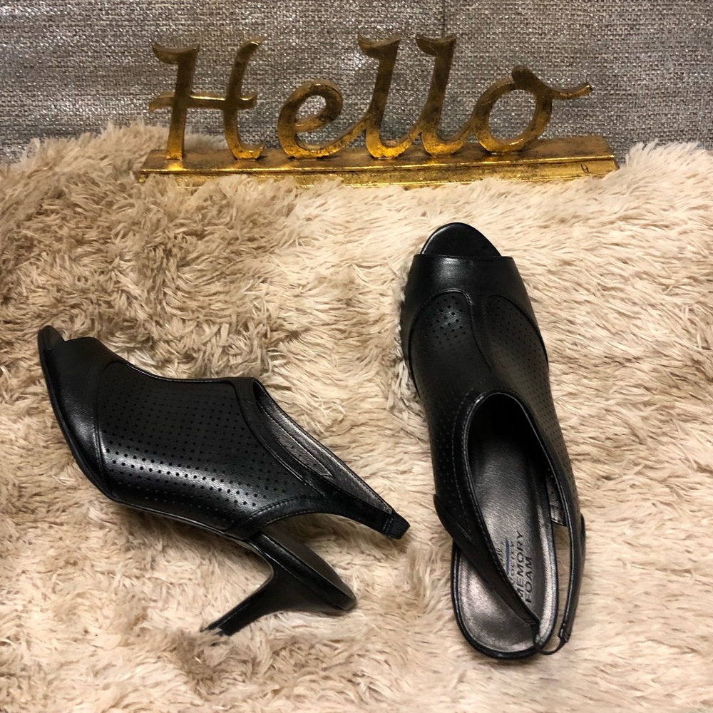 Life Stride Velocity Sz 9 Black Pumps